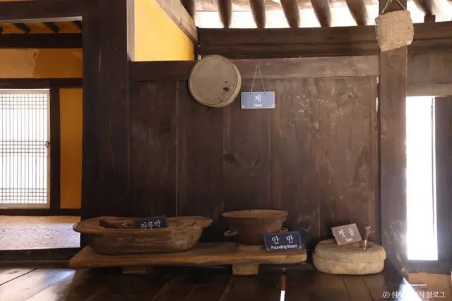 삼척 신리 너와집과 민속유물 사진
