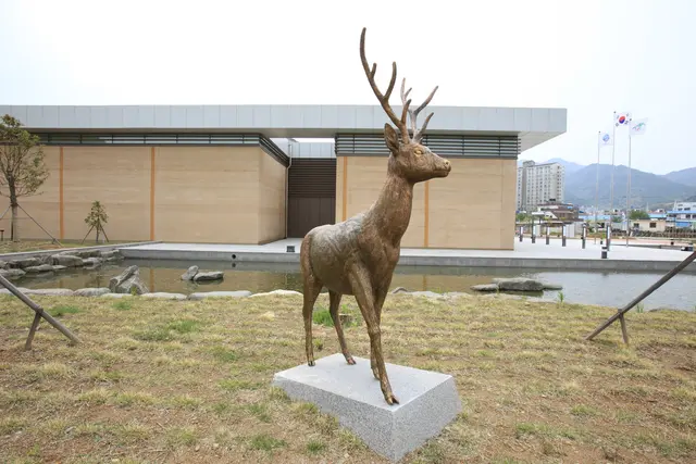 남해유배문학관 사진