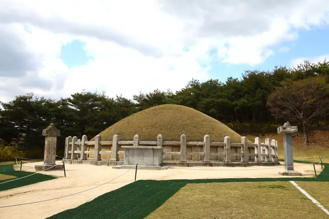 김유신장군묘 사진