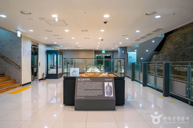 약사동 제방유적전시관 사진