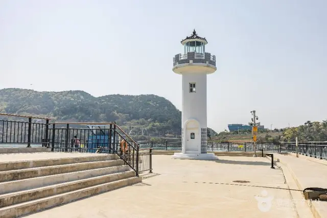 천성항 방파제등대 사진
