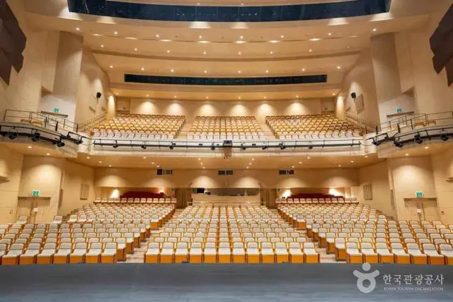 오산문화예술회관 사진