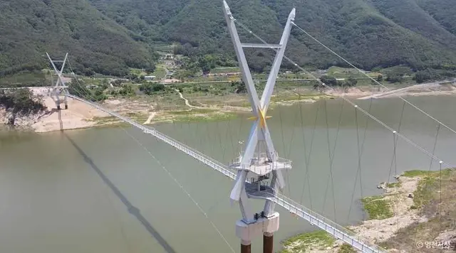보현산댐 출렁다리 사진