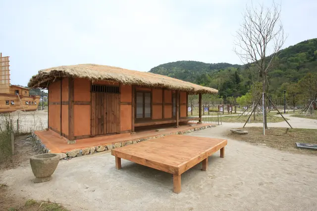 남해유배문학관 사진