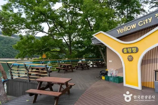 옐로우 출렁다리 사진
