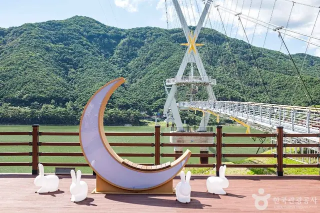 보현산댐 출렁다리 사진