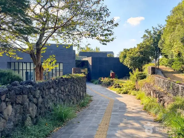제주도립김창열미술관 사진