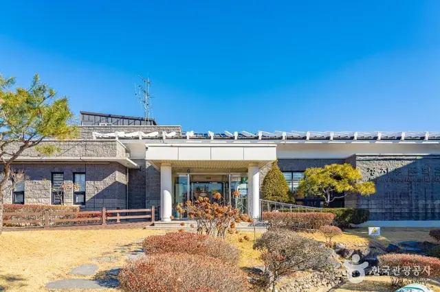 정지용 문학관 사진