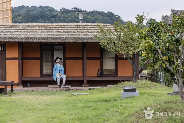 남해유배문학관 사진