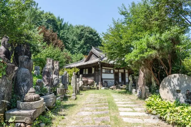 박물관 얼굴 사진