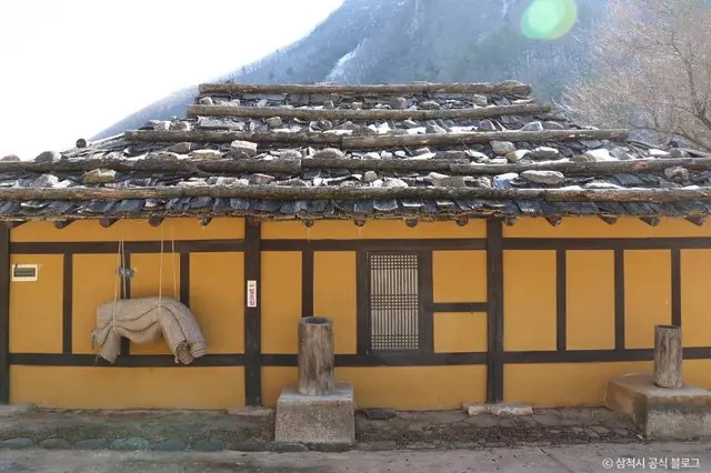 삼척 신리 너와집과 민속유물 사진