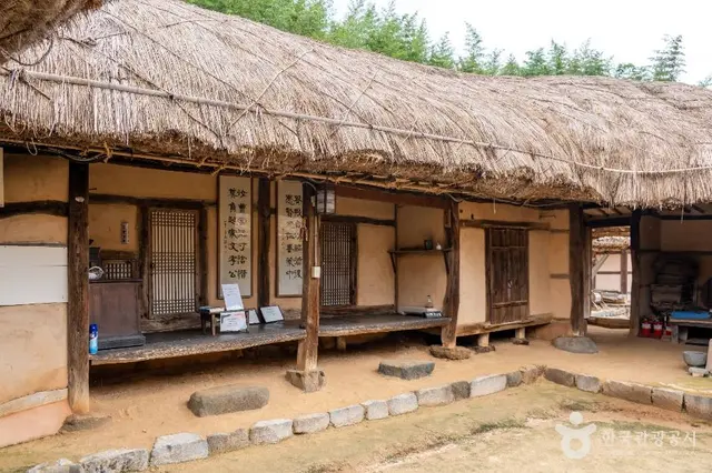 서천 이하복 고택 전시관 사진
