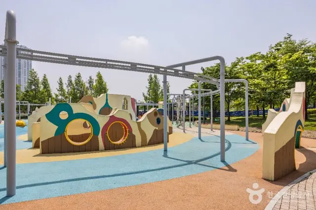 인천 청라호수공원 환상의 숲 놀이터 사진