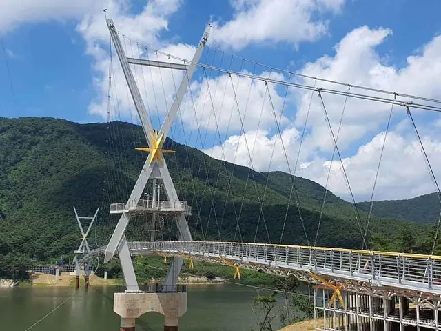 보현산댐 출렁다리 사진