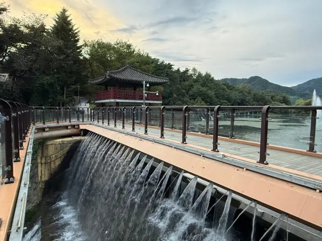 용추폭포 유리전망대 사진
