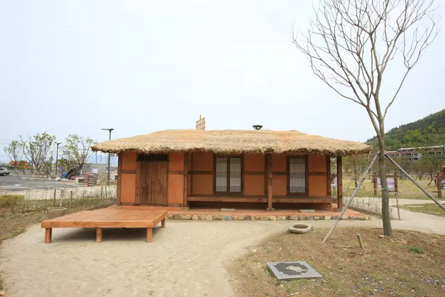 남해유배문학관 사진