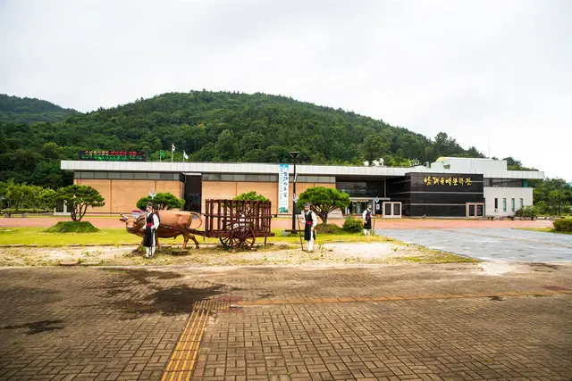 남해유배문학관 사진