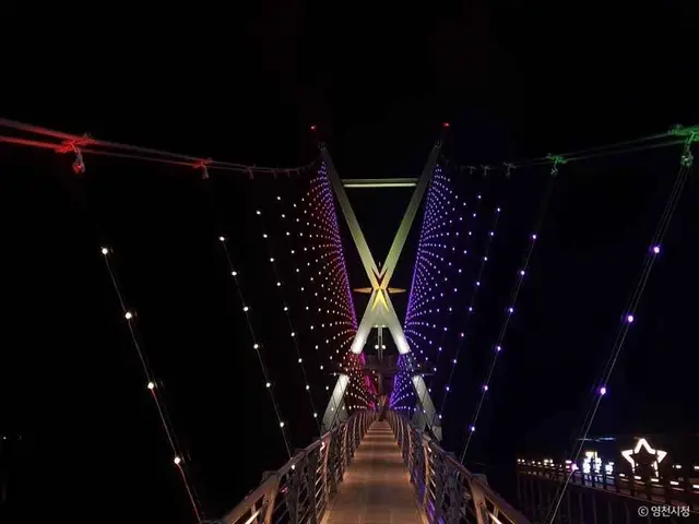 보현산댐 출렁다리 사진